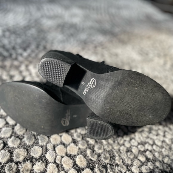 Very gently used suede fringe tassel booties - Picture 5 of 6